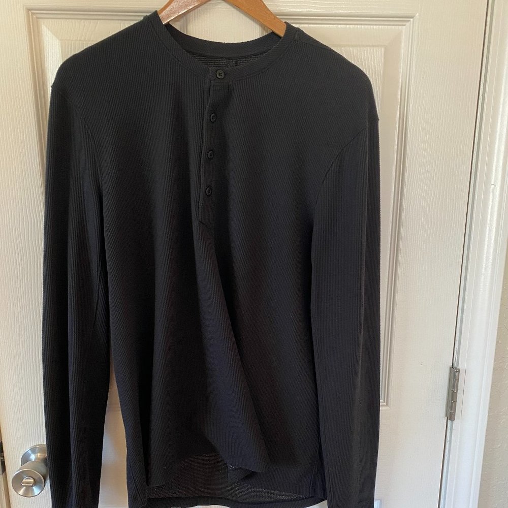 Lululemon Men’s Black Long Sleeve Henley (Large)